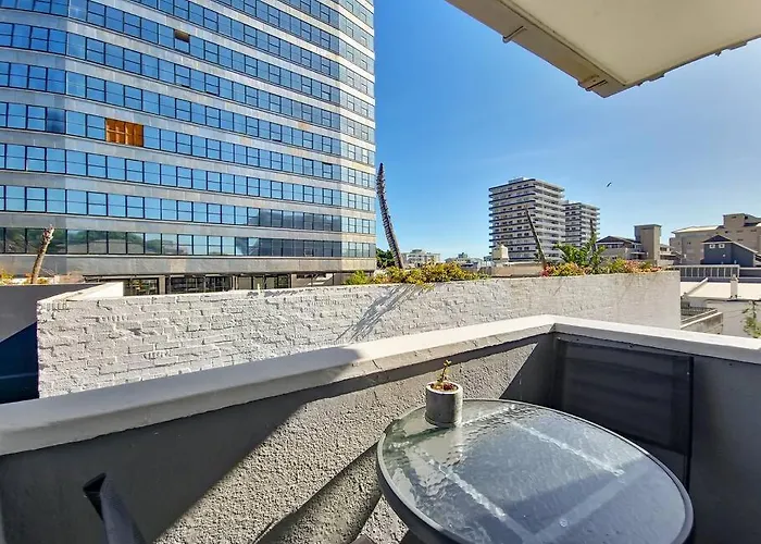 Secure, Close To Beaches, Promenade & Free Wi-Fi!
