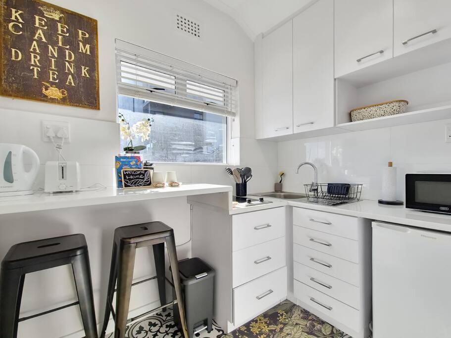 Secure, Close To Beaches, Promenade & Free Wi-fi! *