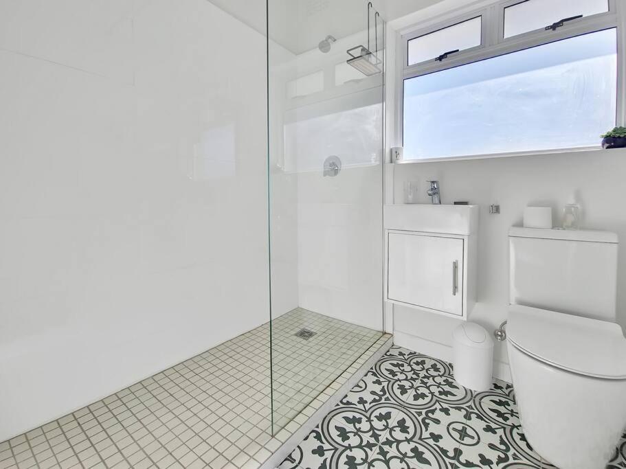 Secure, Close To Beaches, Promenade & Free Wi-fi! * Cape Town